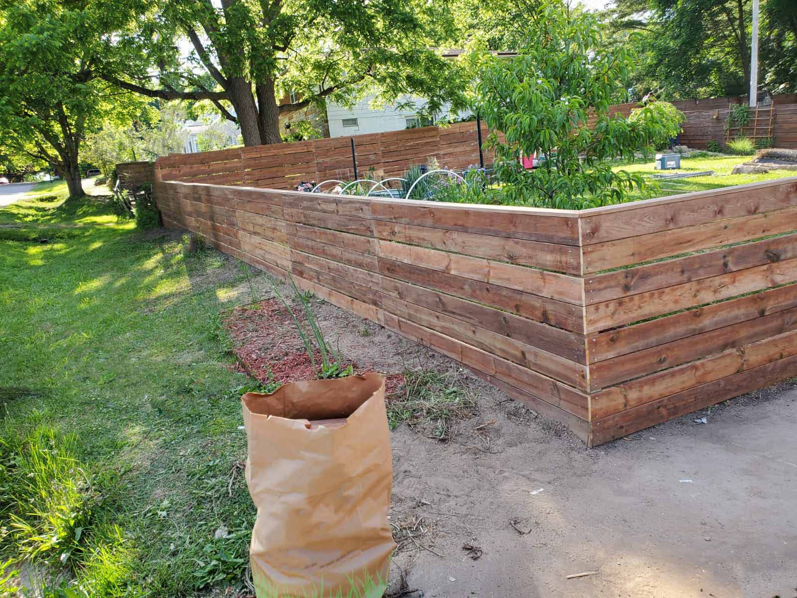 picture of fence completed by dubon construction